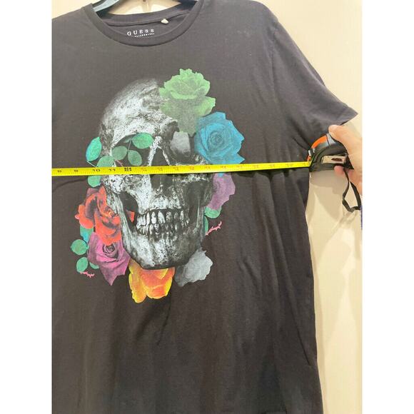 GUESS T-SHIRT SKULL ROSES GRAPHIC PRINT SIZE LARGE BLACK EMO GOTHIC CORE - Picture 4 of 12